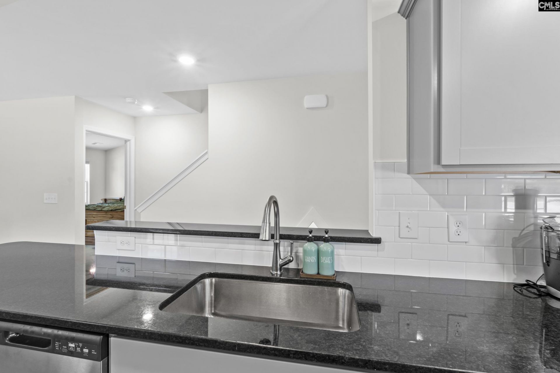 605 Edgemont Court  Photo 11