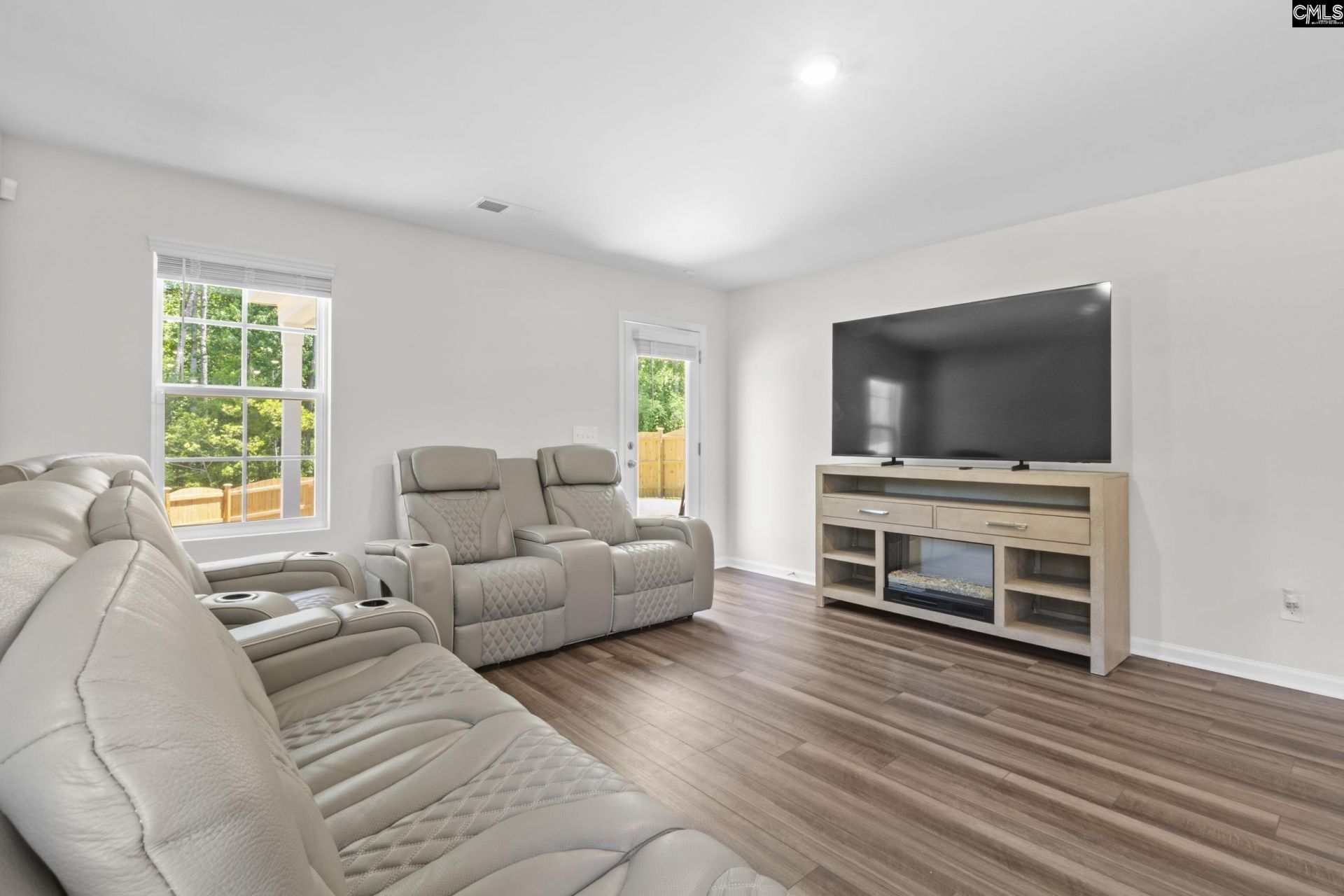 605 Edgemont Court  Photo 14