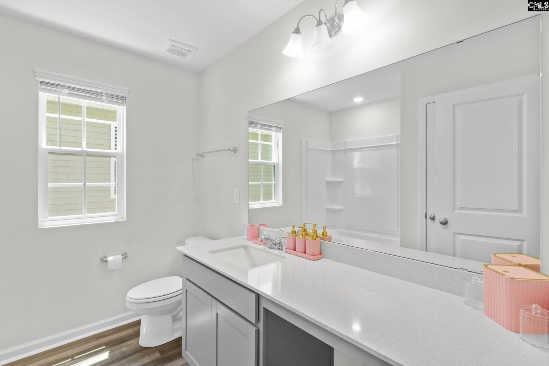 605 Edgemont Court  Photo 32