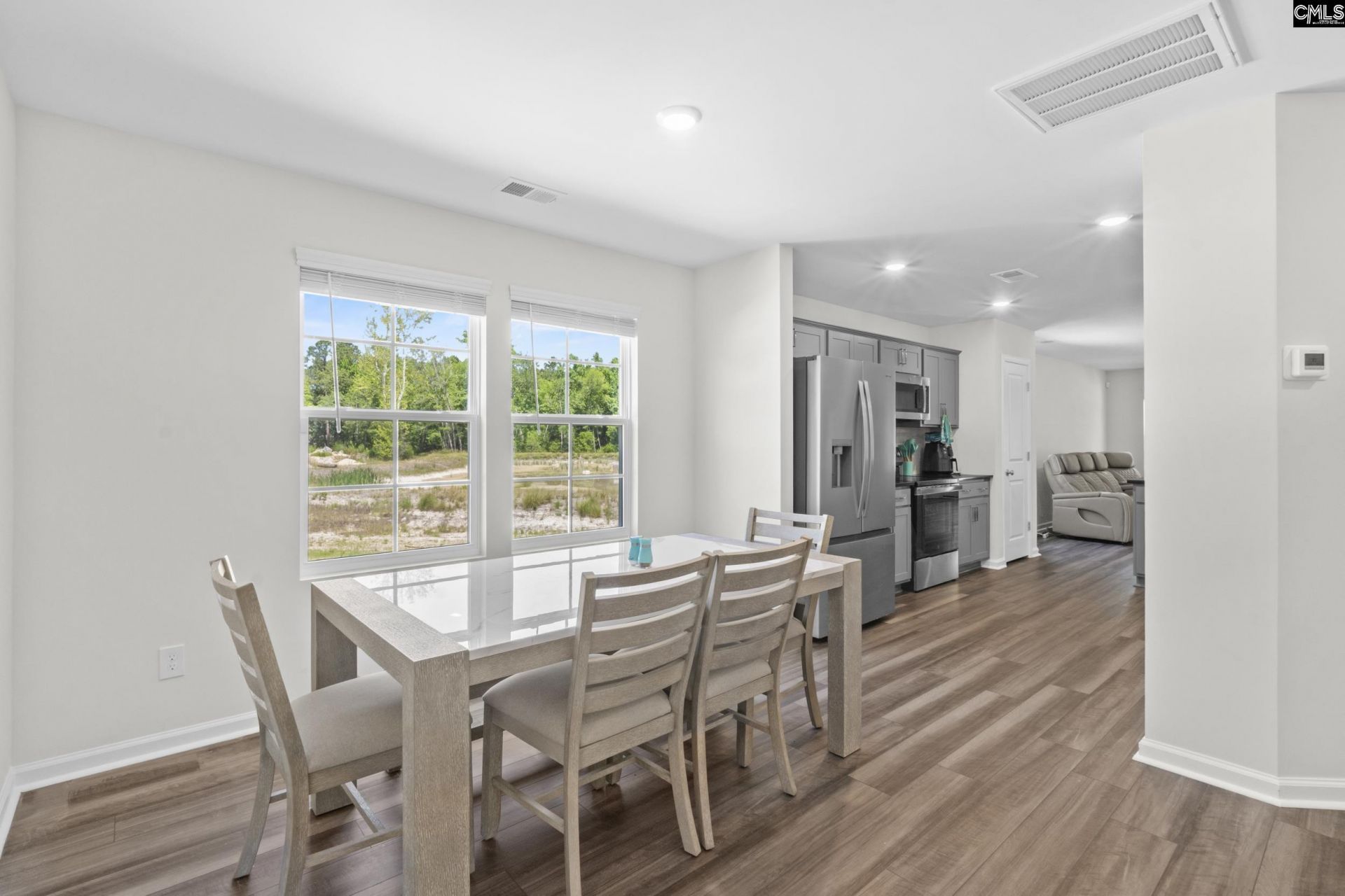 605 Edgemont Court  Photo 6
