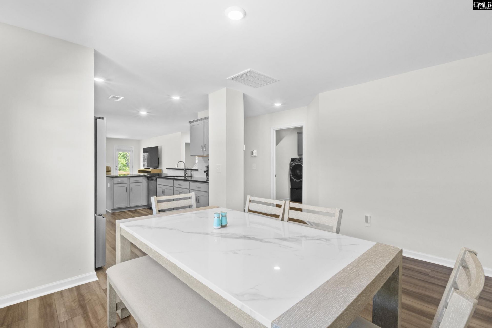 605 Edgemont Court  Photo 7