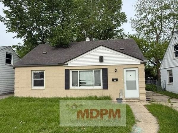22763 Almond Avenue, Eastpointe, MI 48021