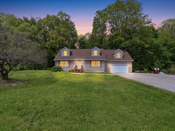 9949 Crofoot Road, Fowlerville, MI 48836