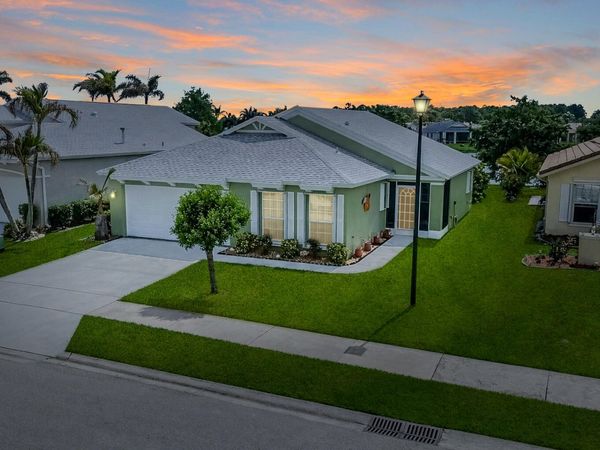 472 SW Talquin Lane, Port St. Lucie, FL 34986