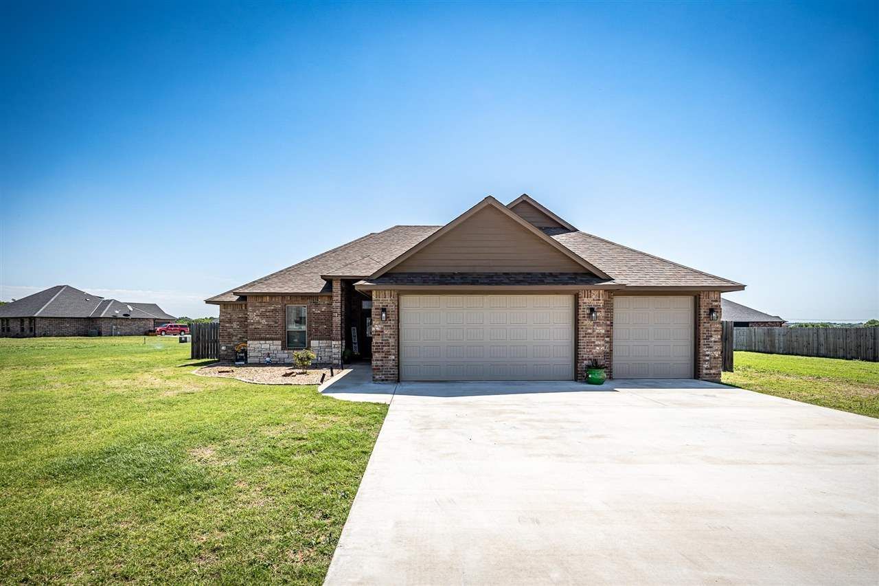 13122 NE Shadow Ridge Dr, Elgin, OK 73538 Main Photo