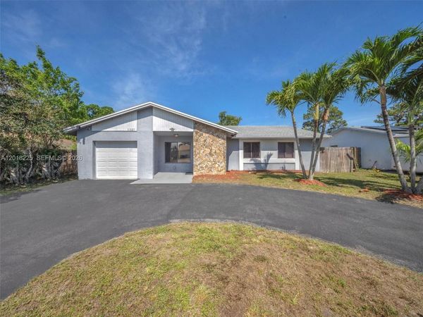 1027 SW 49th Ter , Margate, FL 33068