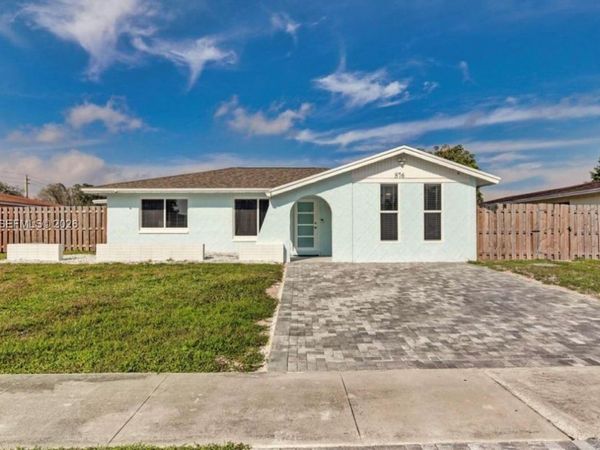 876 Gardenia Dr , Royal Palm Beach, FL 33411