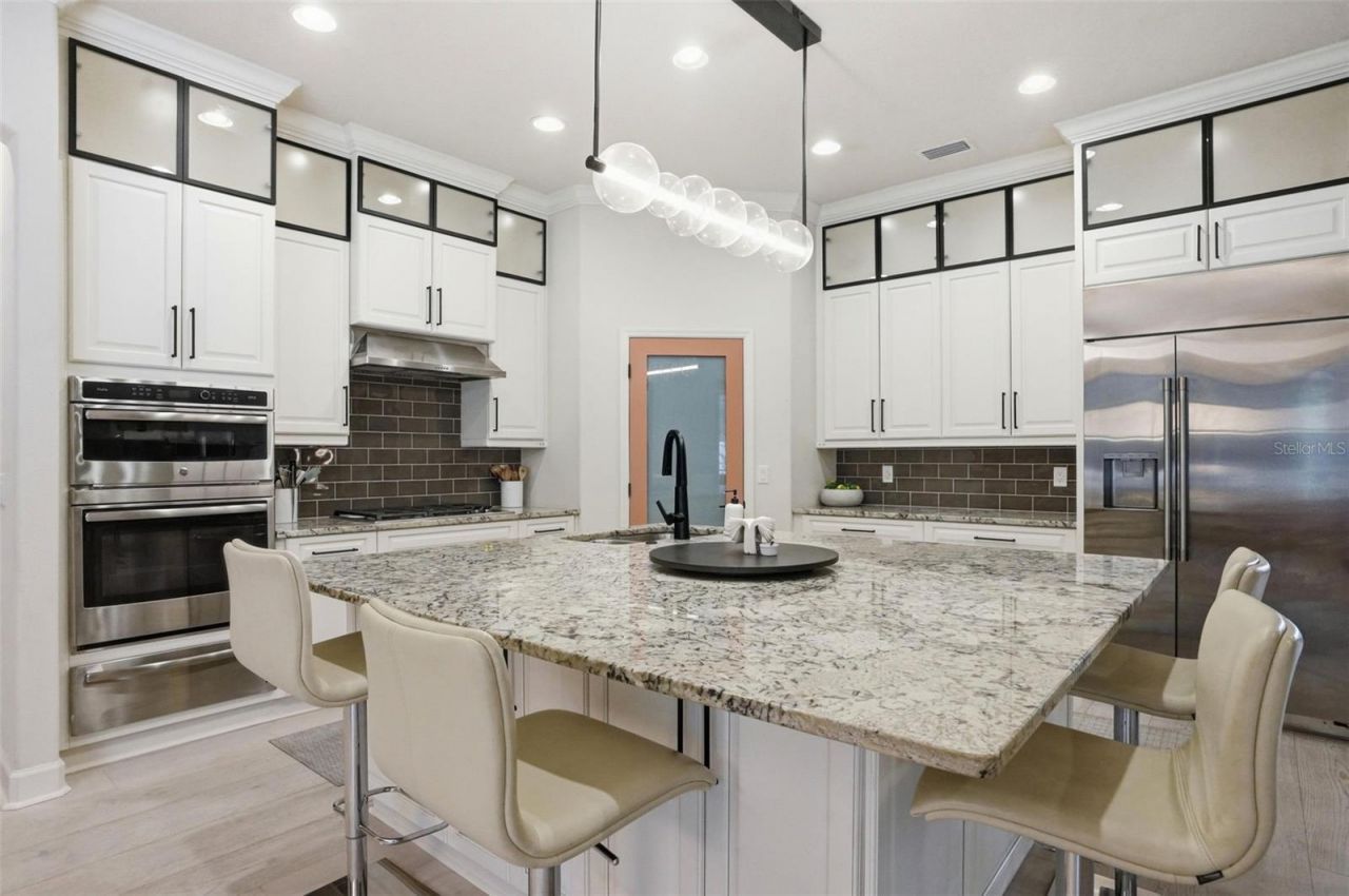 2165 Majestic Oaks Boulevard, Clearwater, FL 33759 Photo