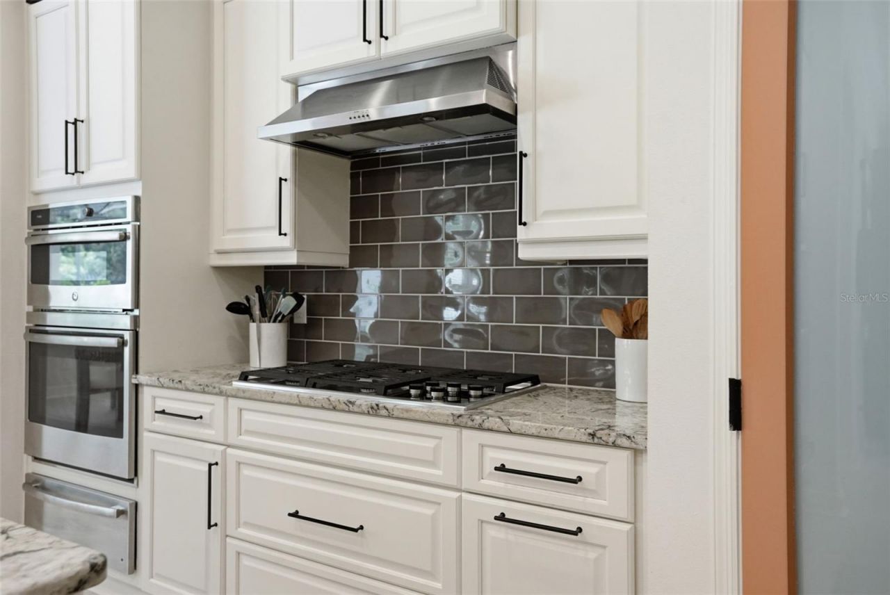 2165 Majestic Oaks Boulevard, Clearwater, FL 33759 Photo