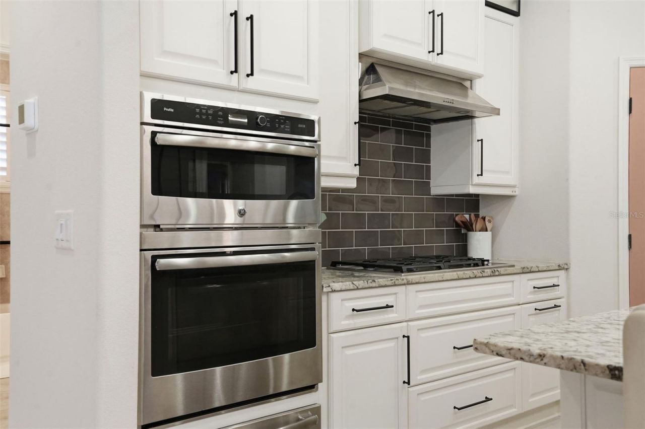 2165 Majestic Oaks Boulevard, Clearwater, FL 33759 Photo