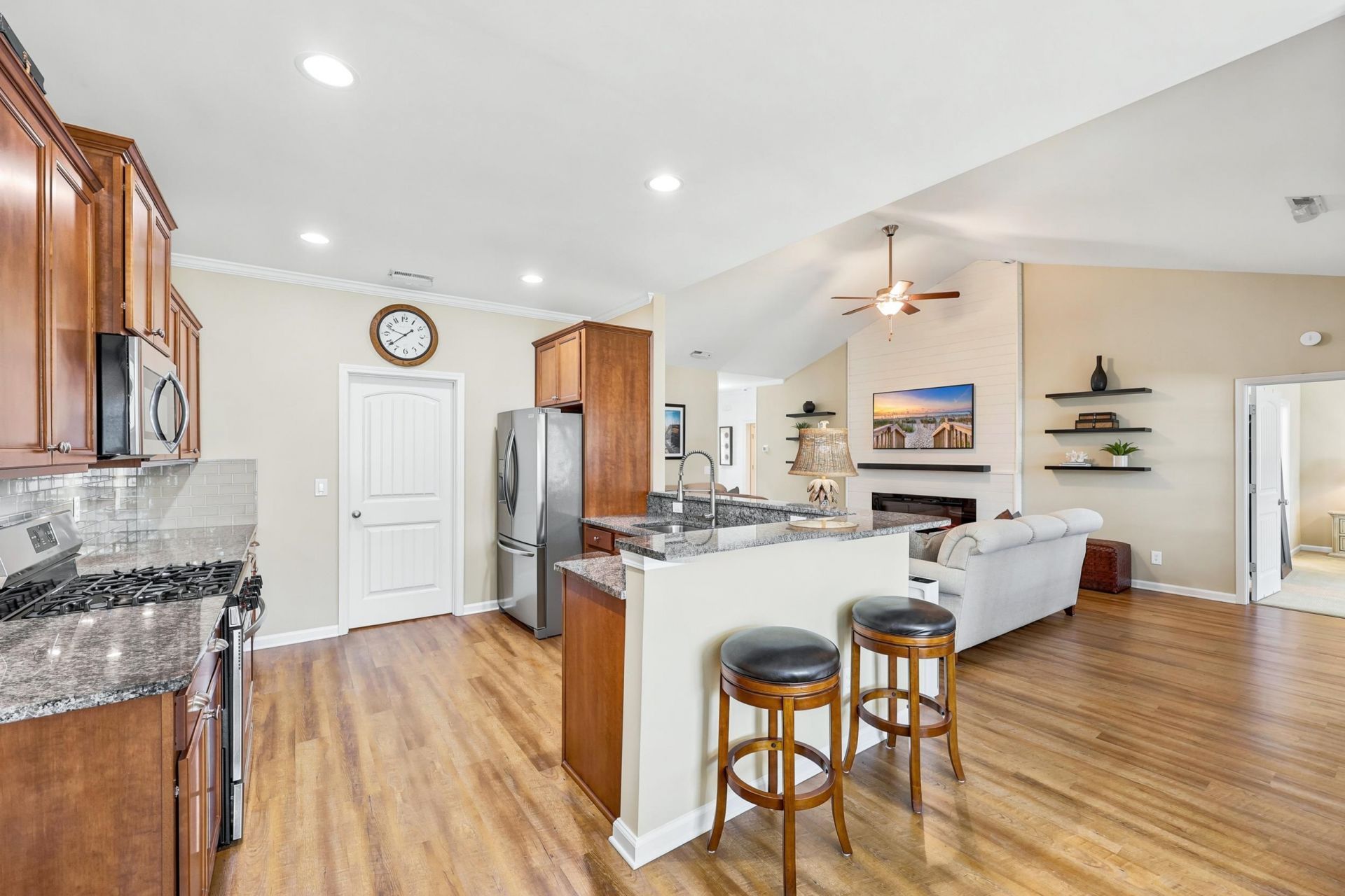 1046 Kennington Ct. Photo 19