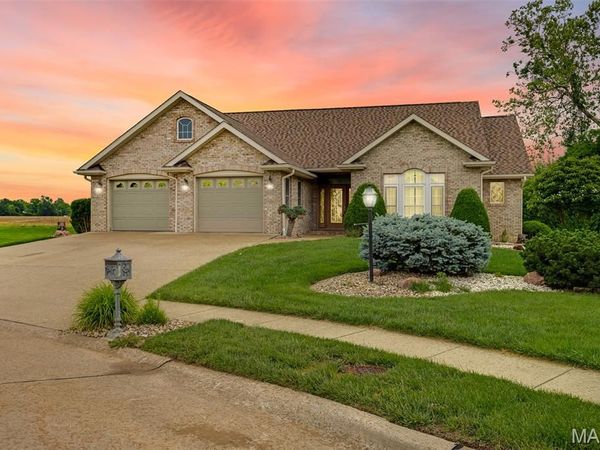 5301 Deer Creek Court, Godfrey, IL 62035