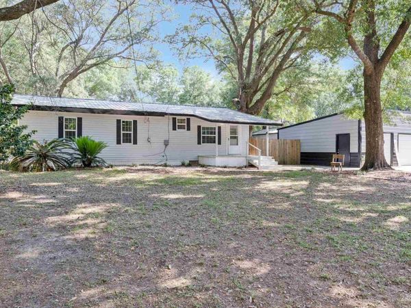 6622 Hinote St, Milton, FL 32570