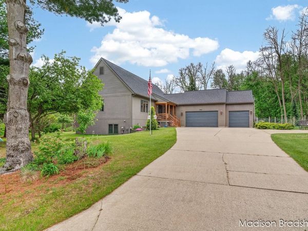 30 Whistling Pines Lane NW, Sparta, MI 49345