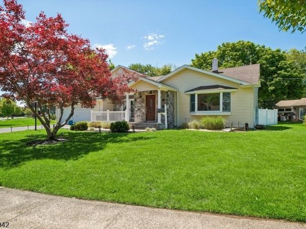 50 Newbrook Ln, Springfield, NJ 07081
