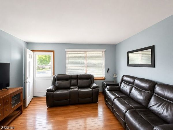438 Seaton Ave, Roselle Park, NJ 07204