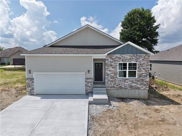 2213 Crestview Place, Raymore, MO 64083