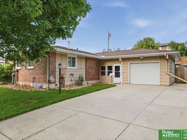 5207 N 85 Street, Omaha, NE 68134