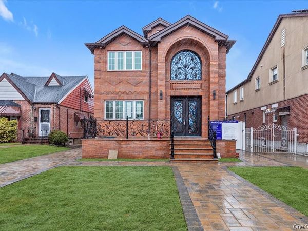 27-09 Utopia Parkway , Flushing, NY 11358
