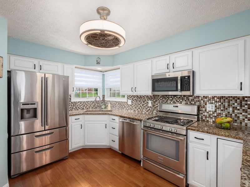 6411 Antoinette Court , Grove City, OH 43123 Photo 5