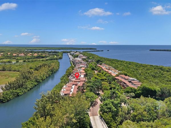 6226 Paradise Point Dr , Palmetto Bay, FL 33157