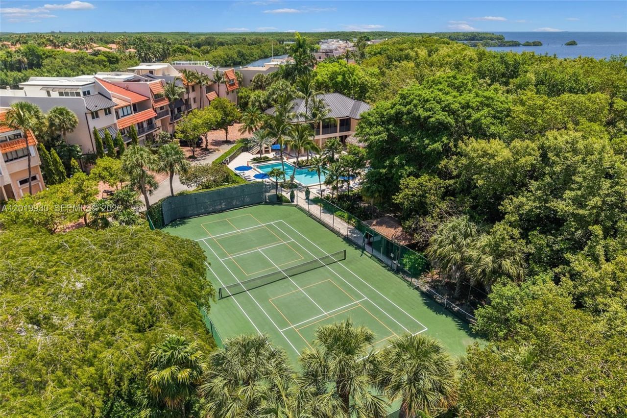 6226 Paradise Point Dr , Palmetto Bay, FL 33157 Photo