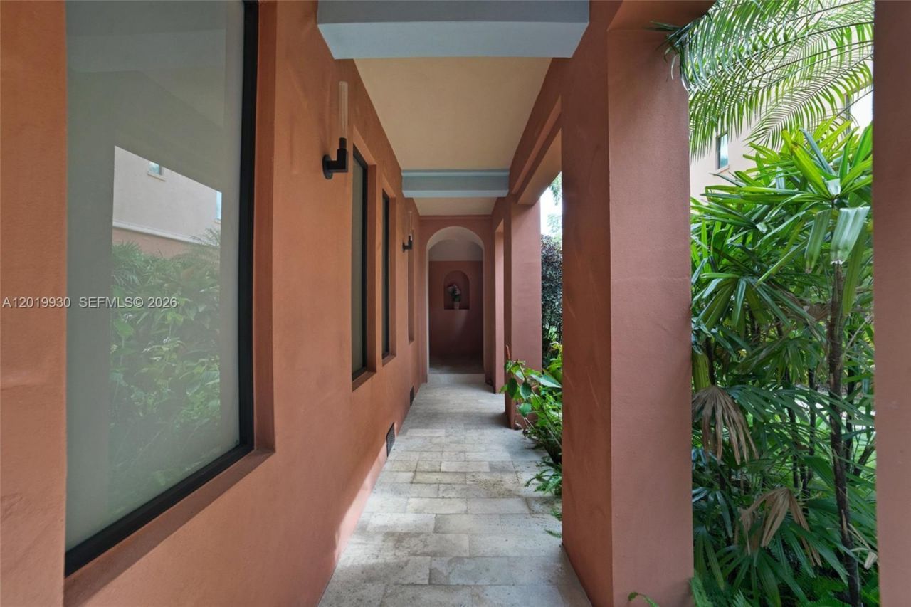 6226 Paradise Point Dr , Palmetto Bay, FL 33157 Photo