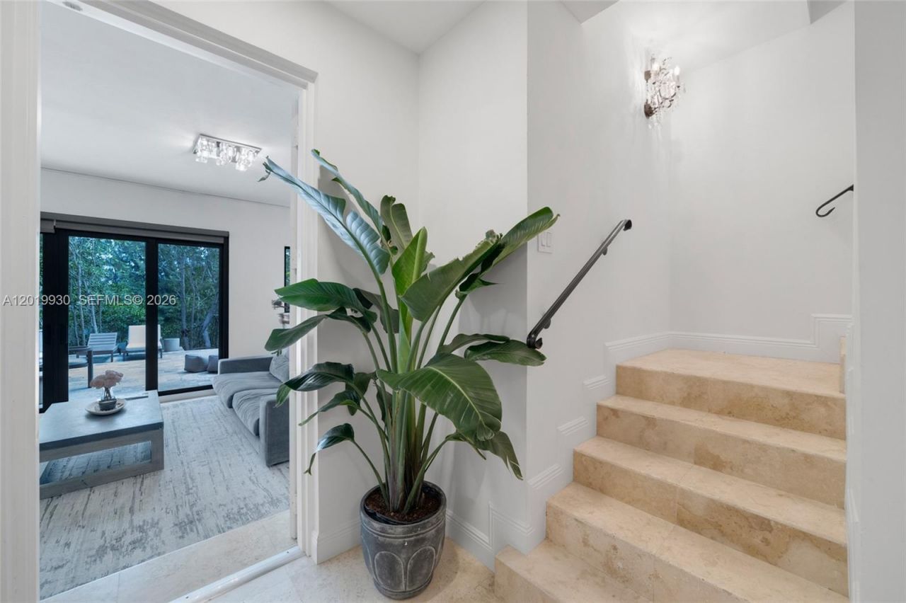 6226 Paradise Point Dr , Palmetto Bay, FL 33157 Photo