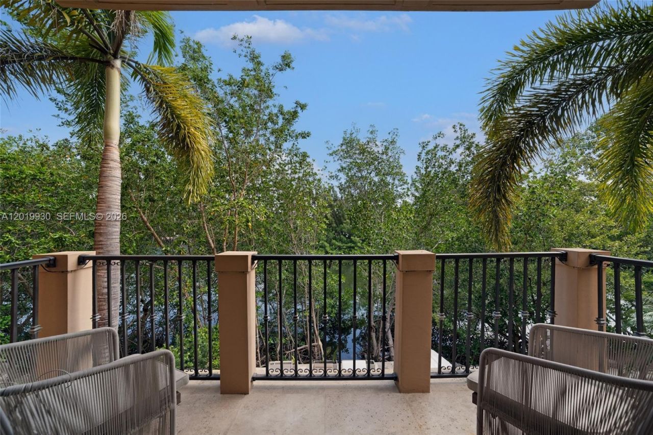 6226 Paradise Point Dr , Palmetto Bay, FL 33157 Photo