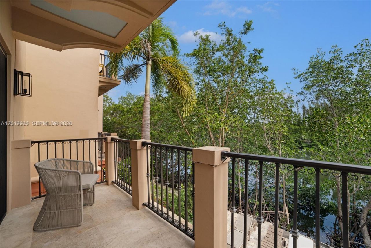 6226 Paradise Point Dr , Palmetto Bay, FL 33157 Photo