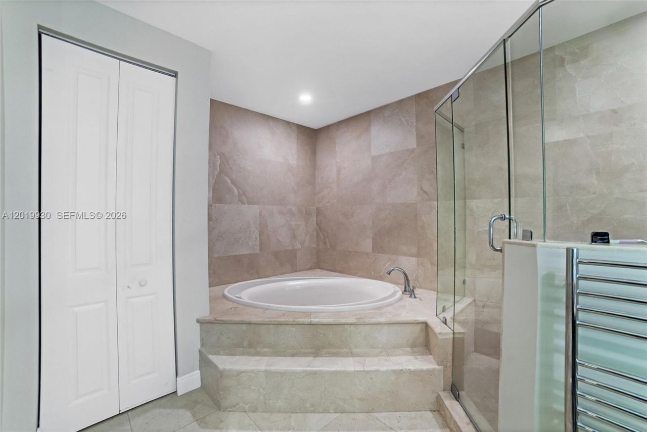 6226 Paradise Point Dr , Palmetto Bay, FL 33157 Photo