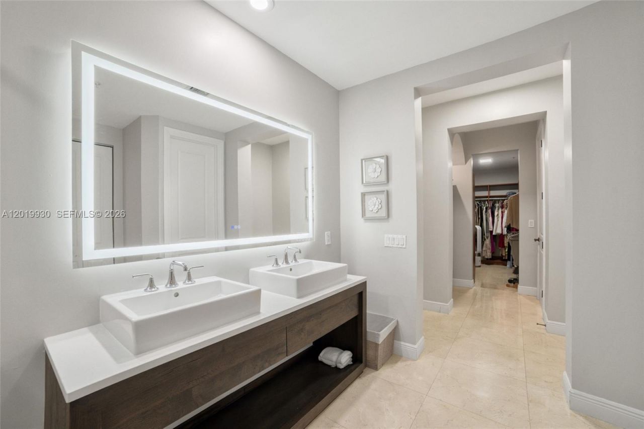 6226 Paradise Point Dr , Palmetto Bay, FL 33157 Photo