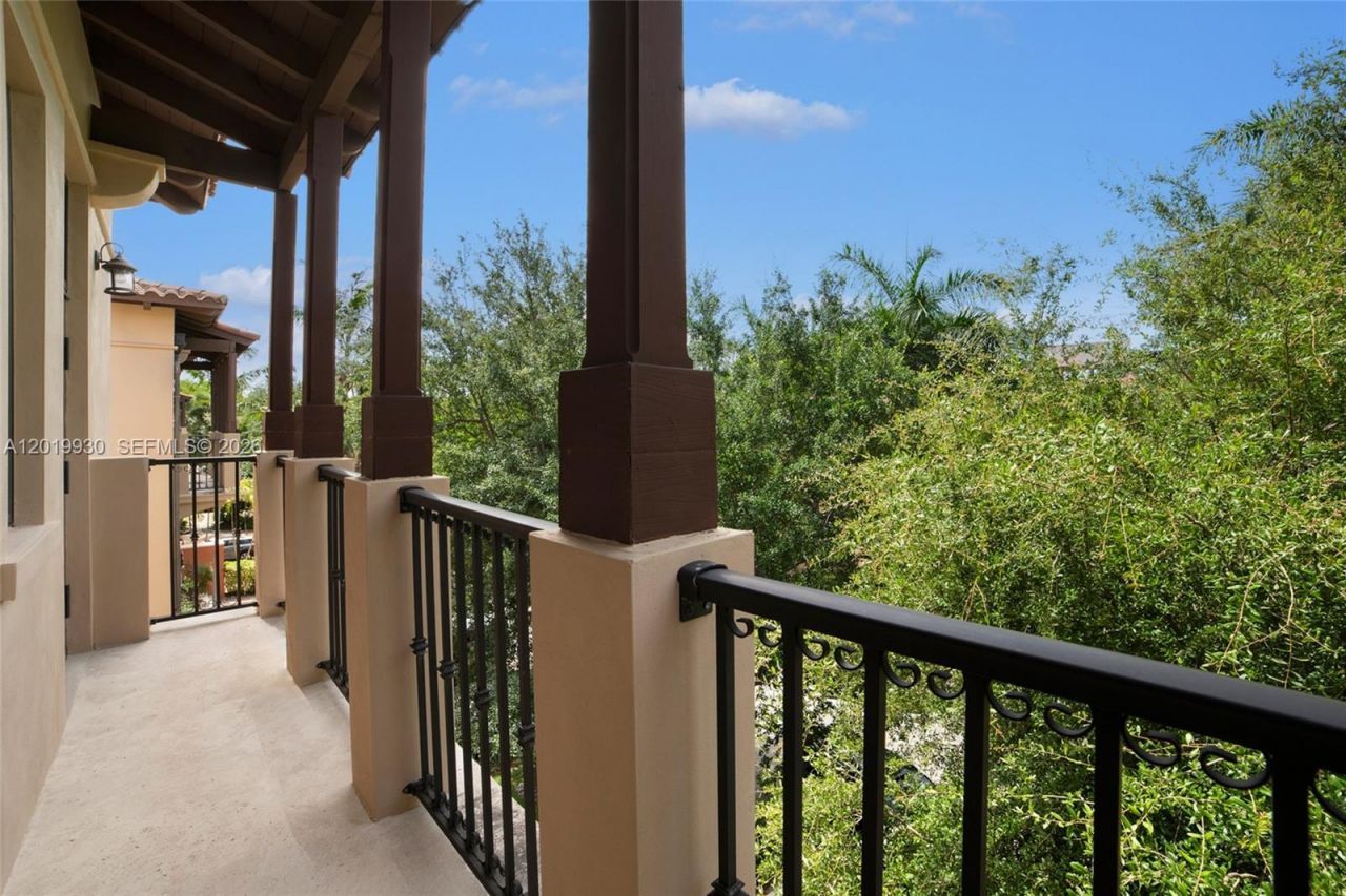 6226 Paradise Point Dr , Palmetto Bay, FL 33157 Photo