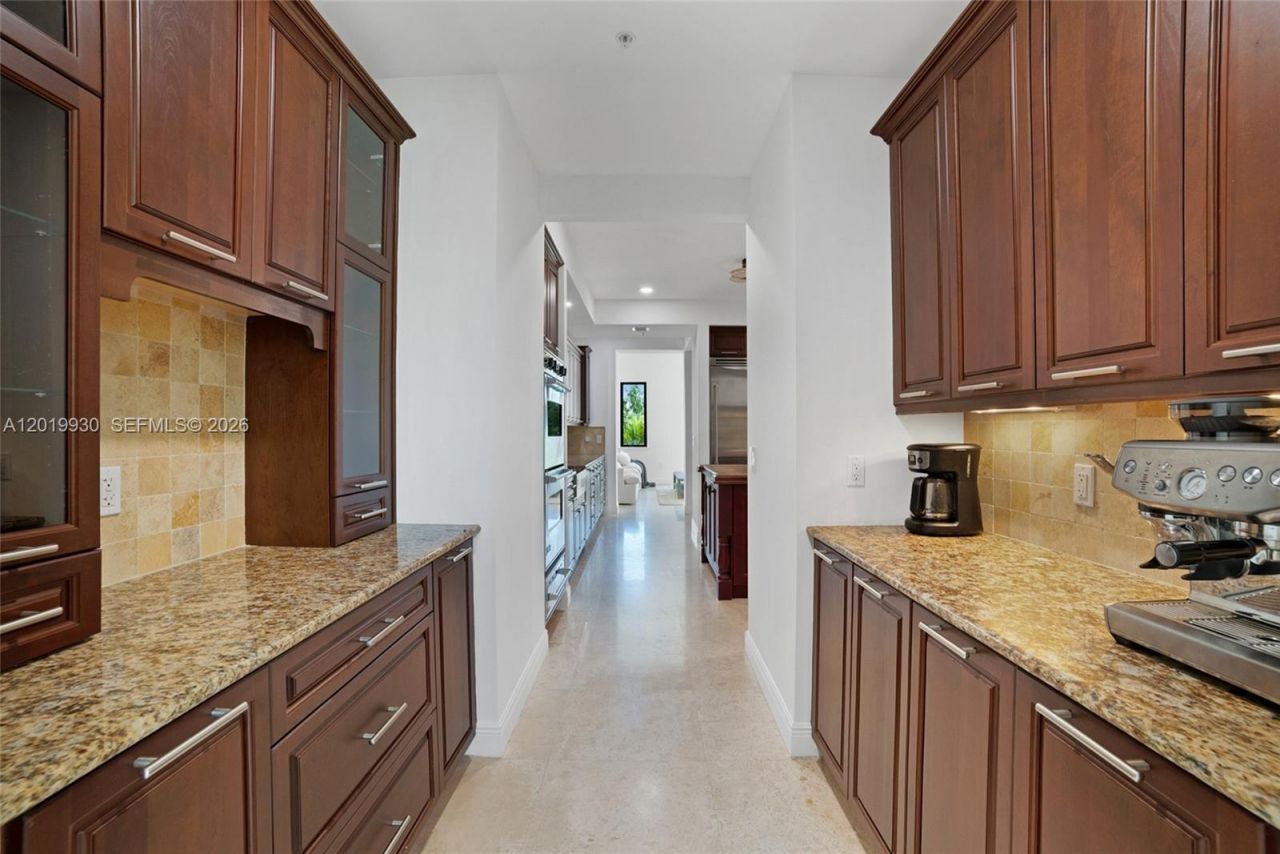 6226 Paradise Point Dr , Palmetto Bay, FL 33157 Photo