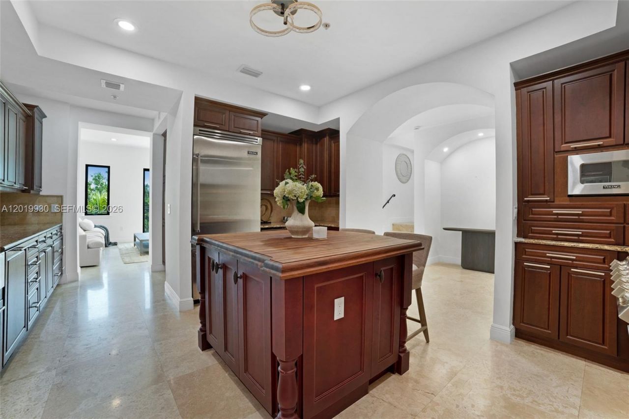 6226 Paradise Point Dr , Palmetto Bay, FL 33157 Photo