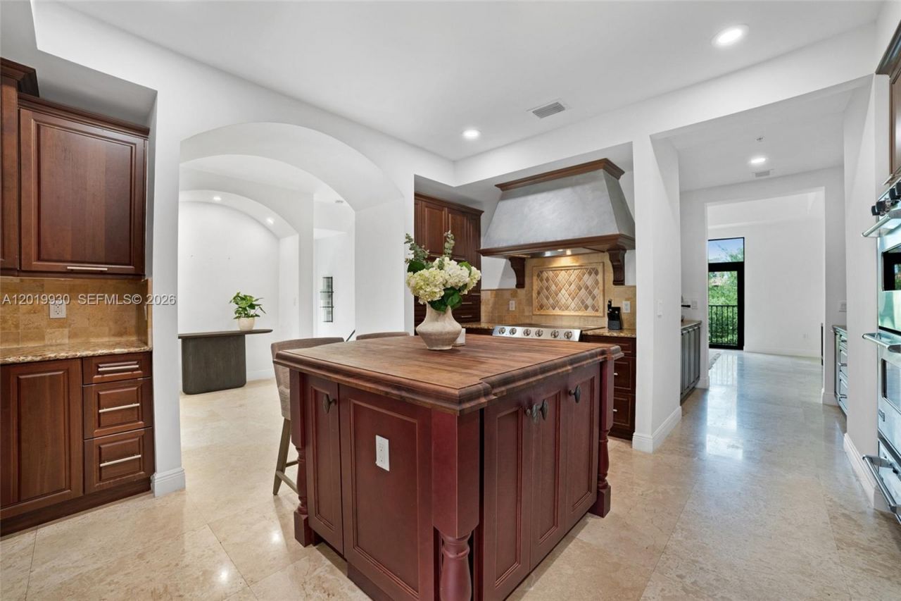 6226 Paradise Point Dr , Palmetto Bay, FL 33157 Photo