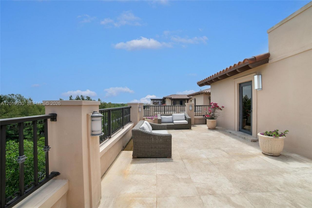 6226 Paradise Point Dr , Palmetto Bay, FL 33157 Photo