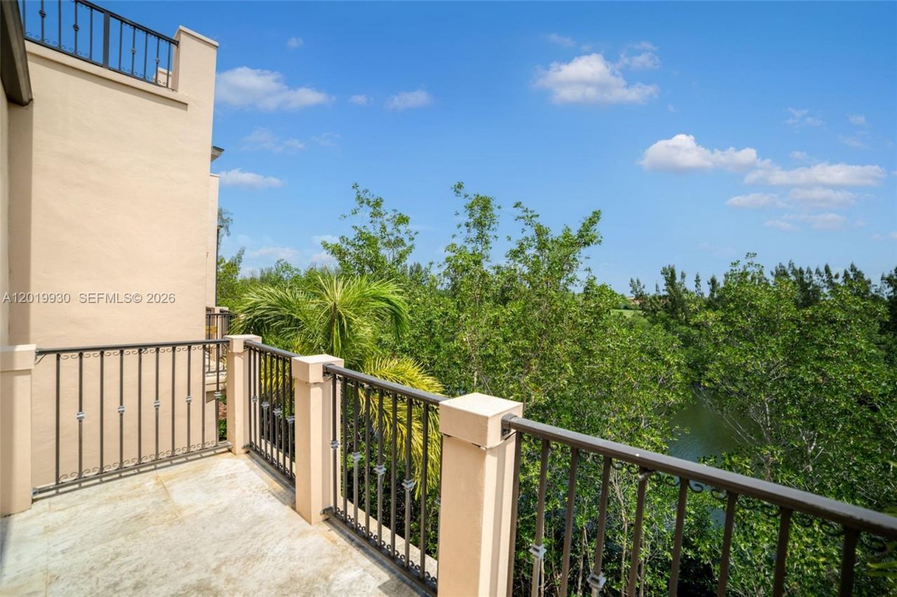 6226 Paradise Point Dr , Palmetto Bay, FL 33157 Photo