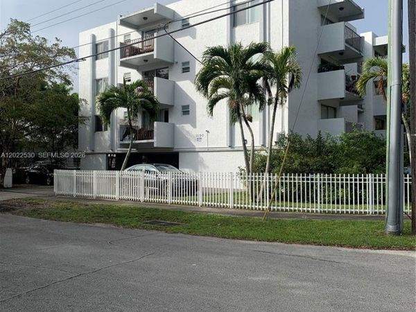 1090 NE 129th St , Unit 202, North Miami, FL 33161