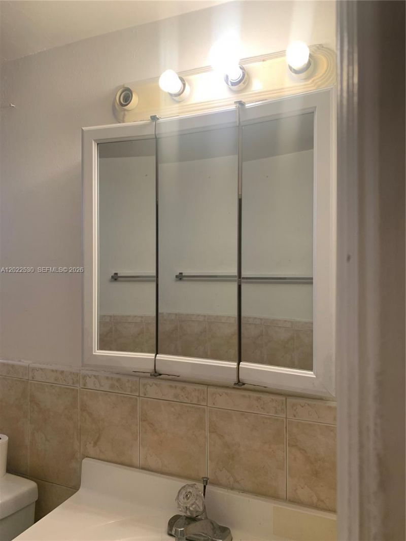 1090 NE 129th St , Unit 202, North Miami, FL 33161 Photo