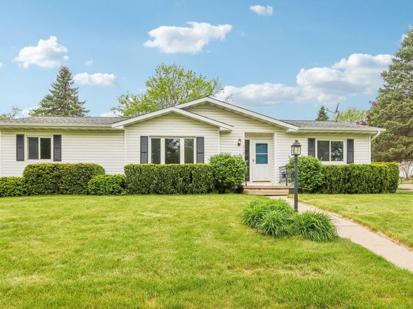 610 Hidde Dr, Watertown, WI 53098