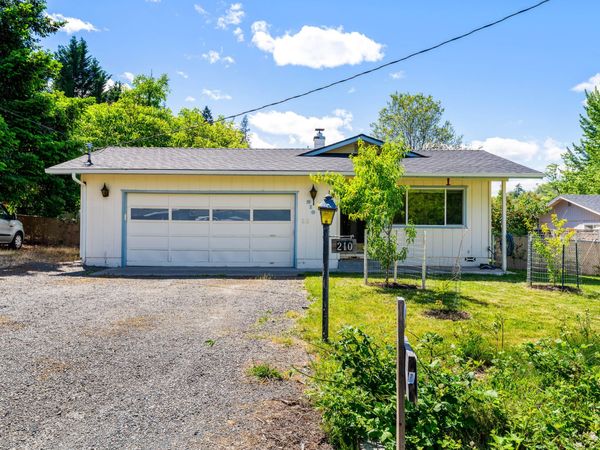 210 Sky Crest Drive, Grants Pass, OR 97527