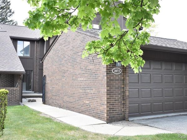 2073 Bordeaux Street, West Bloomfield Twp, MI 48323