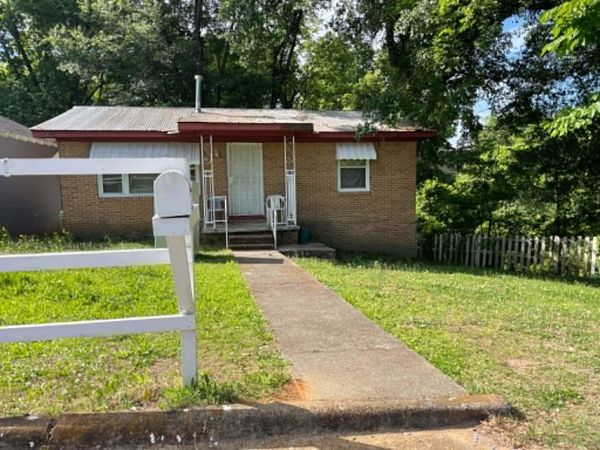713 Campbell St, Florence, AL 35630