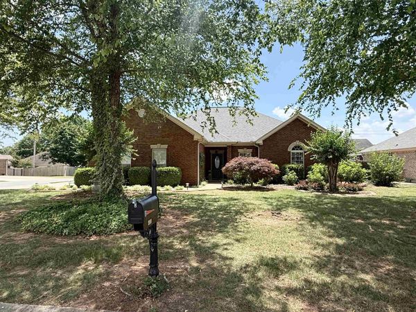 300 Jackson Dr, Muscle Shoals, AL 35661