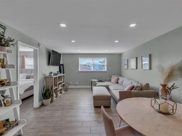 611 NE 14th Avenue, Unit 306, Fort Lauderdale, FL 33304