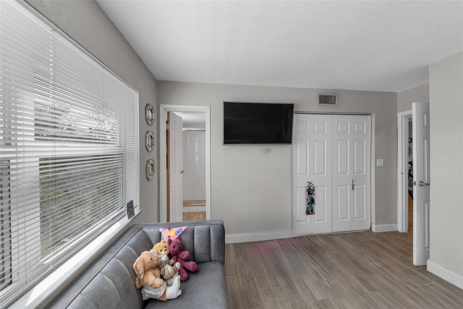 611 NE 14th Avenue, Unit 306, Fort Lauderdale, FL 33304 Photo