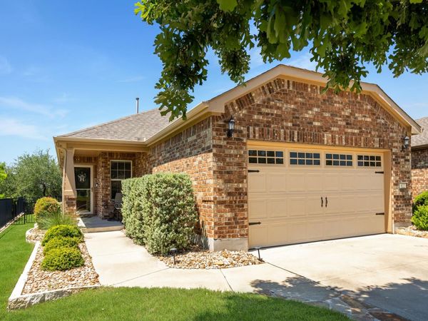 822 Hamilton LN , Georgetown, TX 78633