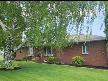805 N Pre Emption Road, Penn Yan, NY 14527