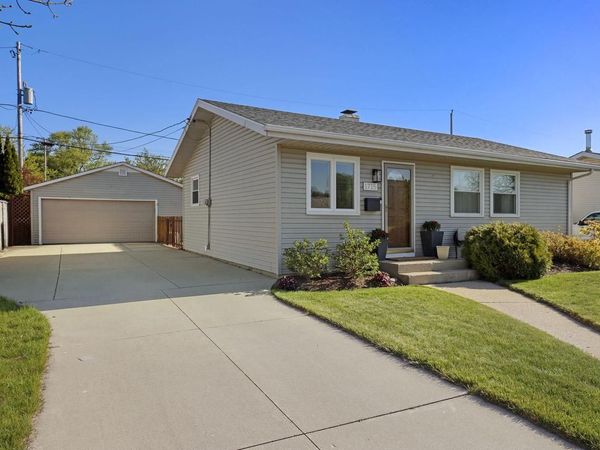 1715 84th PLACE, Kenosha, WI 53143